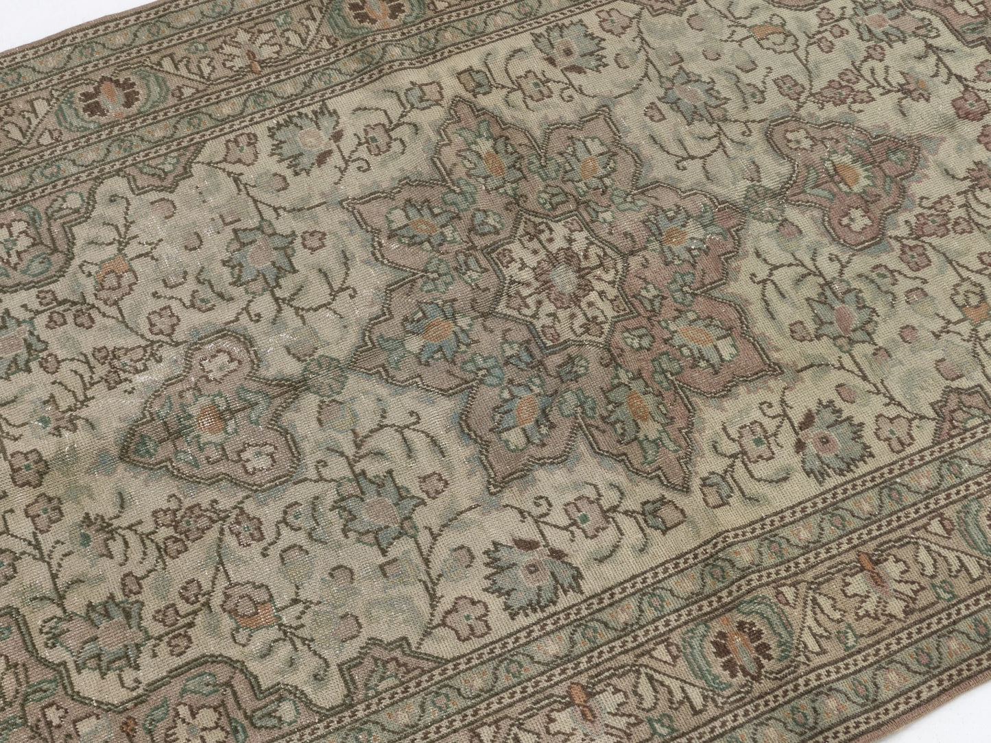 Faded Turkish Oushak Rug, Muted Rug, 4x6 Vintage Carpet rug,Handmade Anatolian rug, Anatolia rug, Wool rug, Bohemian decor, Office rug, 8671
