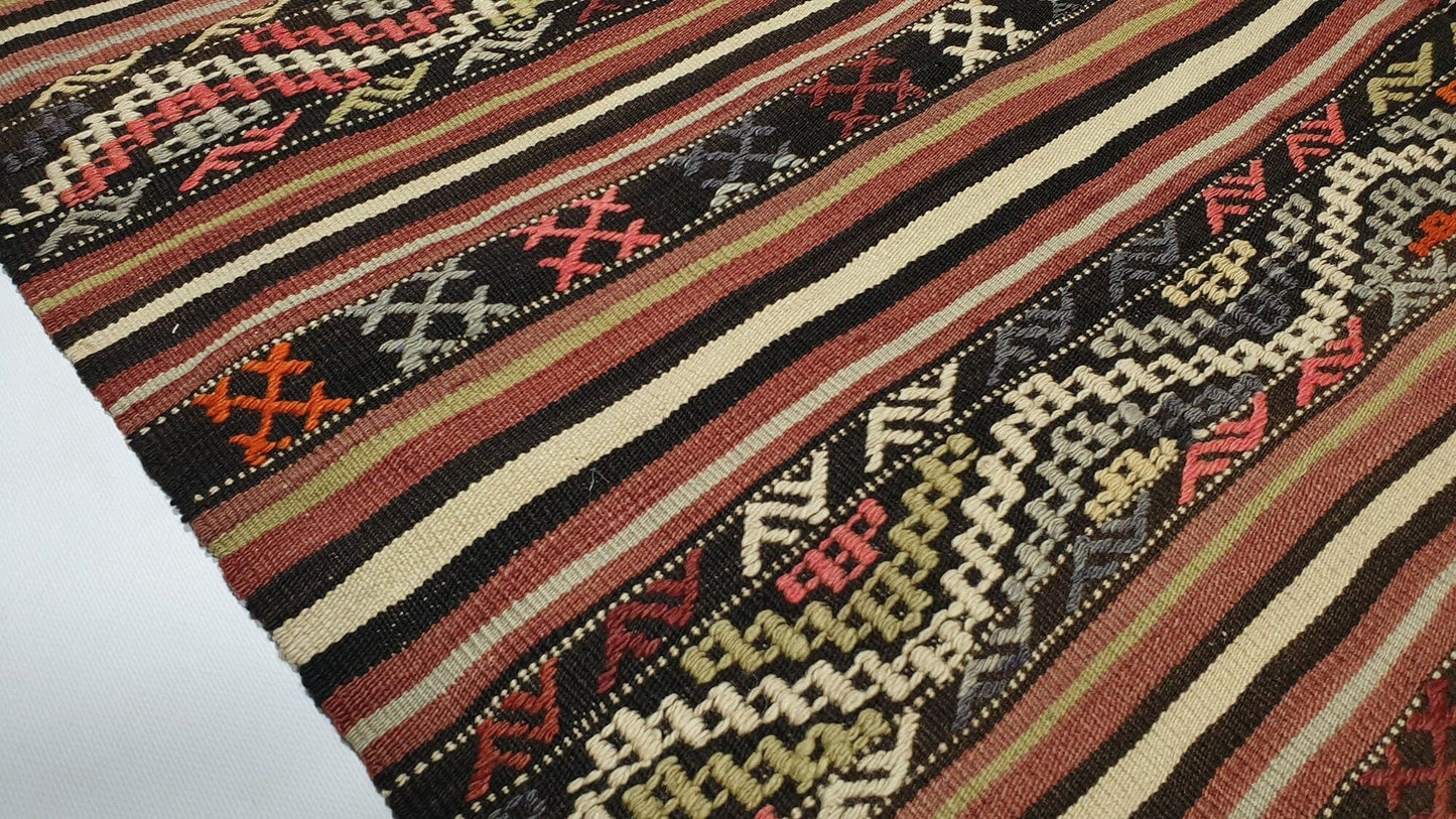 Small Vintage Kilim rug, Turkish Area Kilim rug, 4x7 Kİlim rug, One of a kind Kid room rug, Farmhouse decor, Embroidery rug, Handmade,2527