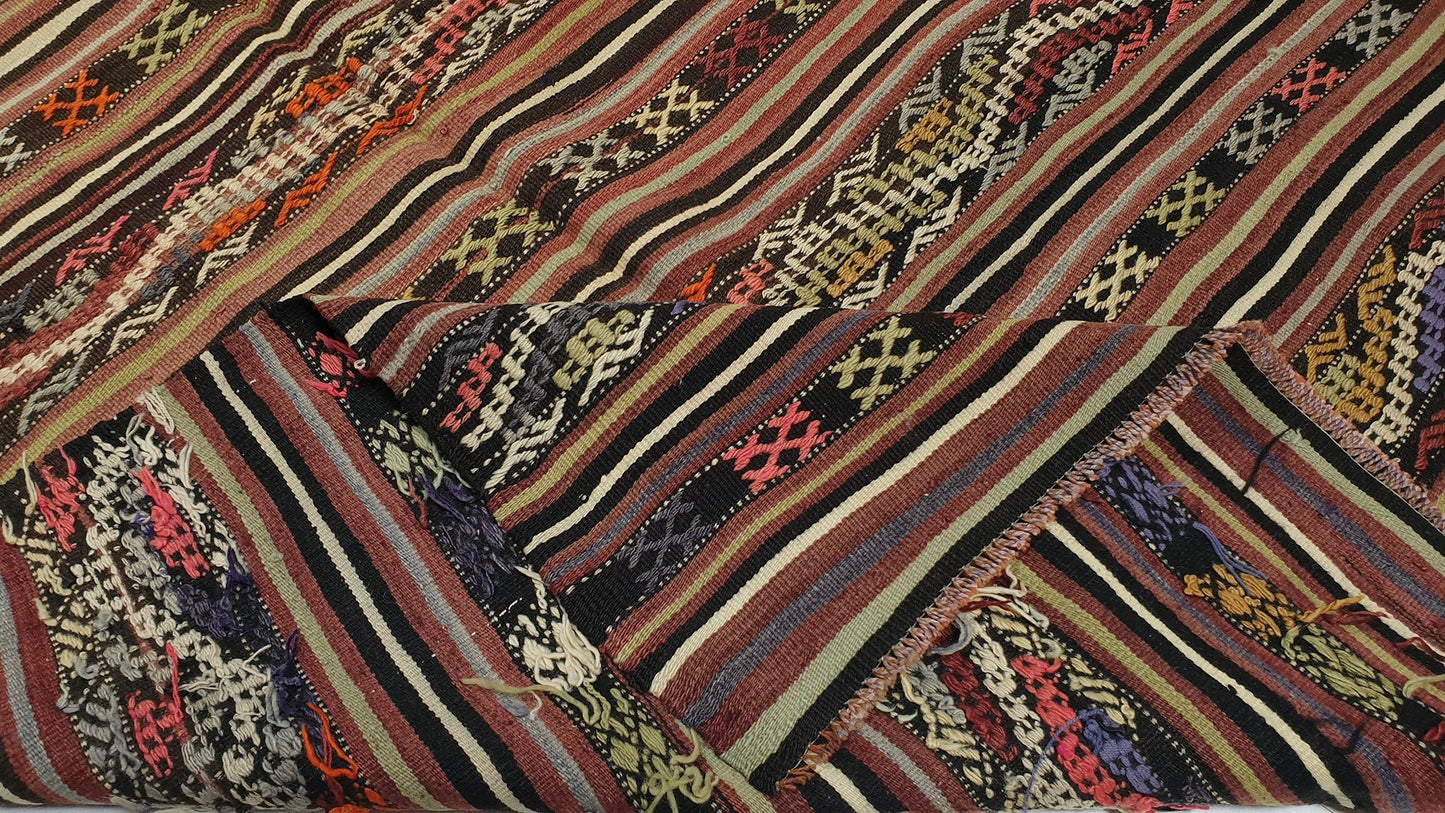 Small Vintage Kilim rug, Turkish Area Kilim rug, 4x7 Kİlim rug, One of a kind Kid room rug, Farmhouse decor, Embroidery rug, Handmade,2527
